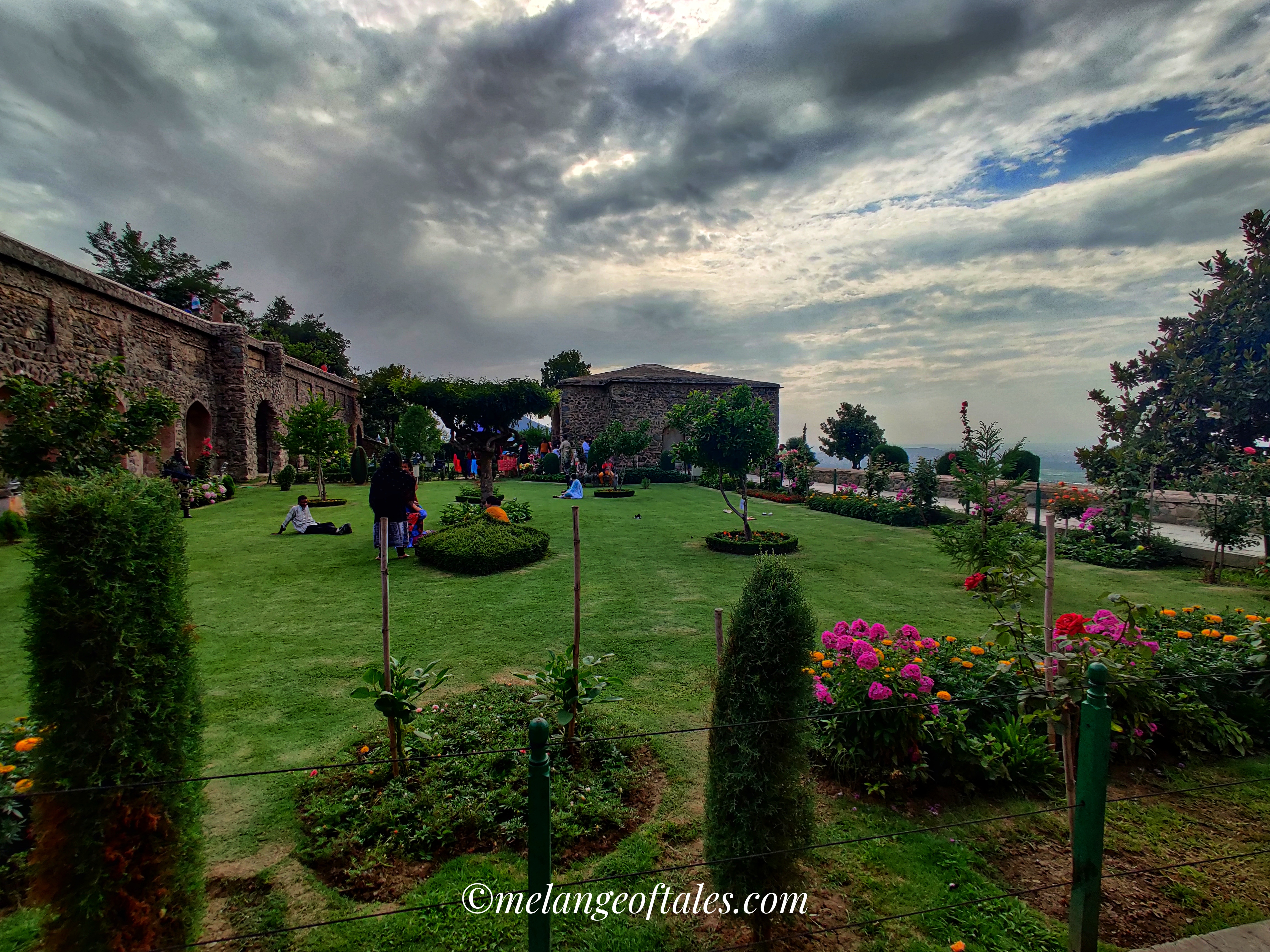 Pari Mahal entrance